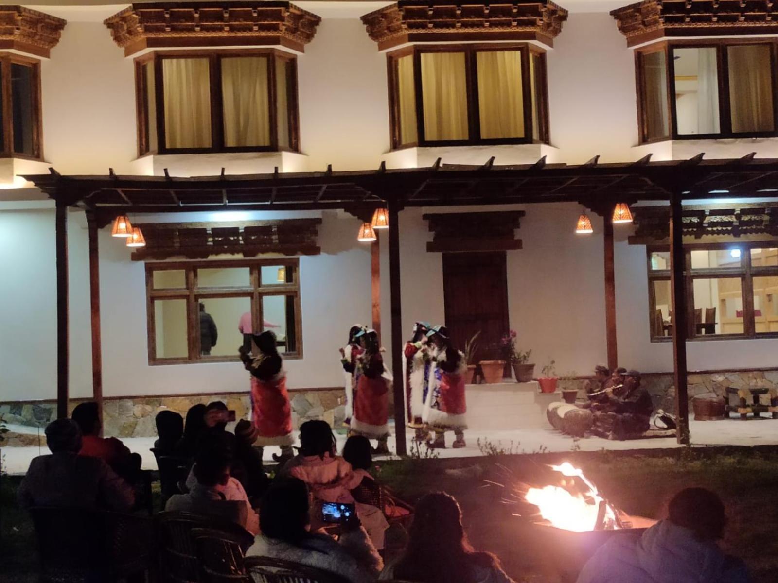 The Hunder Eco Villa Hundar Bagian luar foto