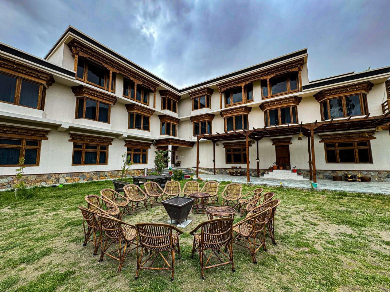 The Hunder Eco Villa Hundar Bagian luar foto